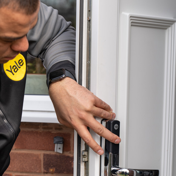 A Professional Yale installer, installing the Conexis® L2 Smart Lock