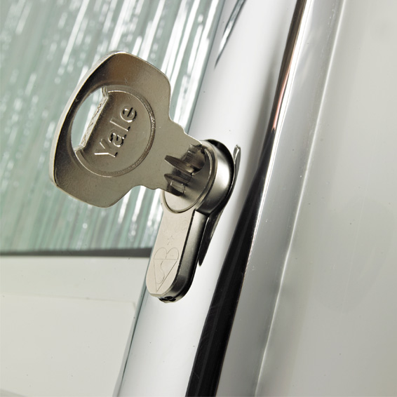 Door handle with Yale Superior Euro Profile Cylinder - TS007 1* and key